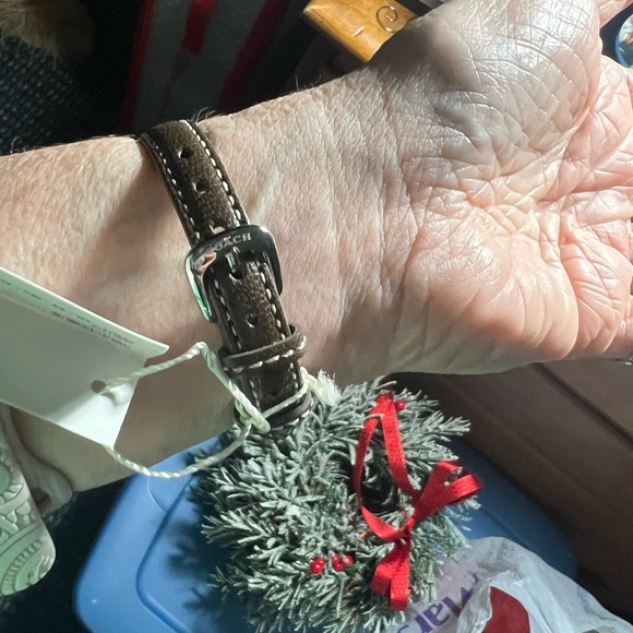 Coach watch with leather band - Picture 15 of 15